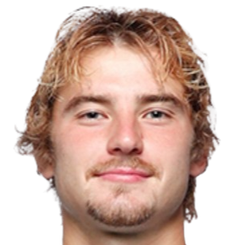 马克西姆·彼得罗夫头像